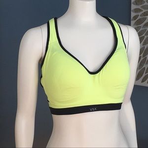 VSX Sport 34DD. Excellent condition! Cute detail.